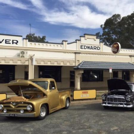 Edward River Hotel Deniliquin Esterno foto